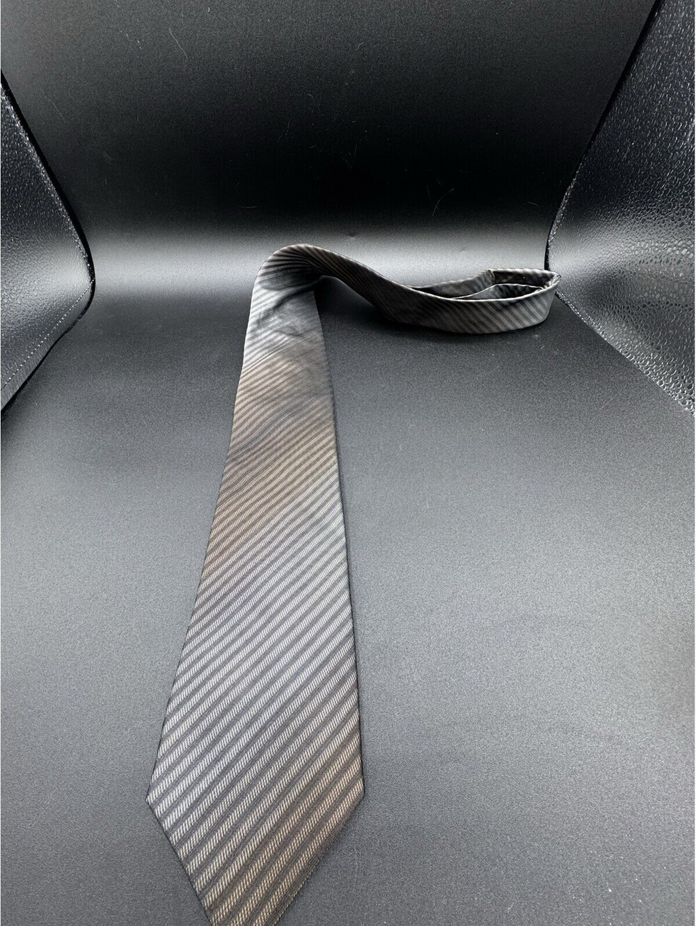 Kenneth Cole Reaction Gray Silver Striped Tie Mens Necktie Classic Width